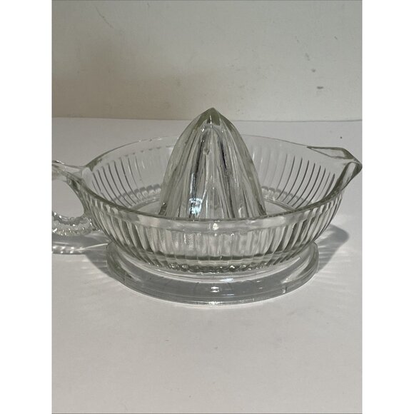 Vintage 1930’s Anchor Hocking Reamer Citrus Juicer with Ribbed Handle and Spout - Picture 6 of 12